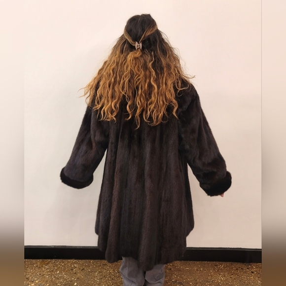 Vintage Ranch Mink Fur swing style coat. Fits size xs-med. Perfect condition - Picture 5 of 12